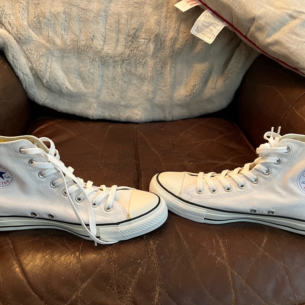 Chuck Taylors  Hillary Robert's Chucks converse - Picture 3 of 3